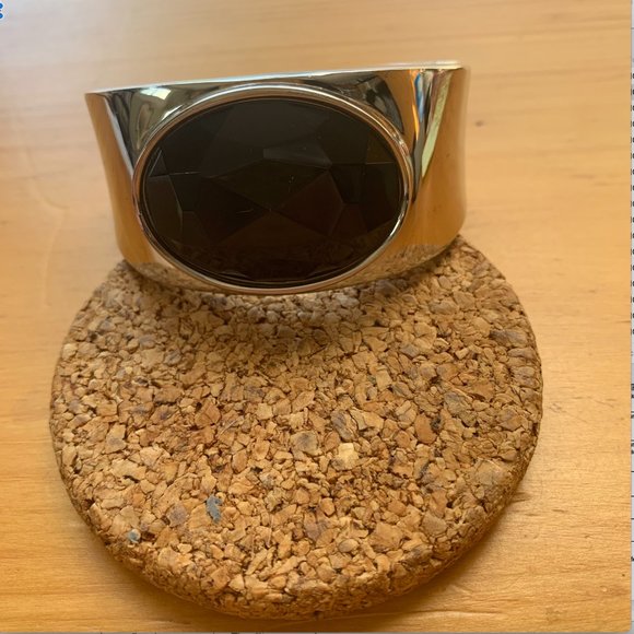 Faux Silver Bracelet with Bevelled Black Stone - Picture 7 of 13